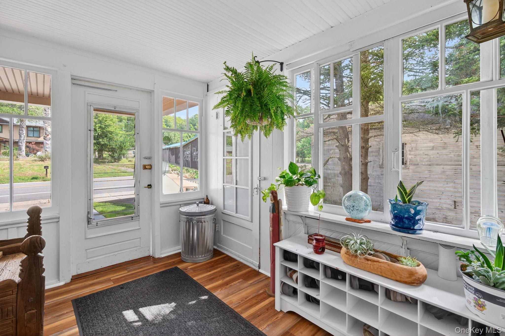 Image 4: Sun Room Image 4: Sun Room