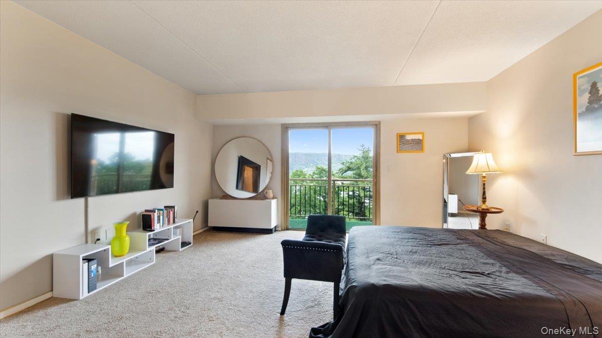 Image 4: Primary Bedroom Image 4: Primary Bedroom