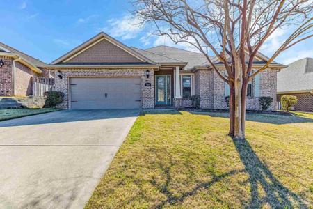 240 Gracie Ln