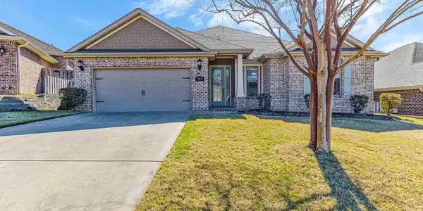 240 Gracie Ln
