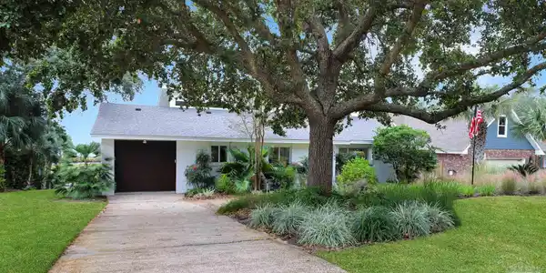 131 Shoreline Dr
