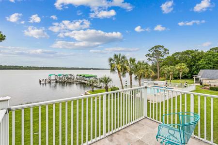 2856 Boat Club Ln