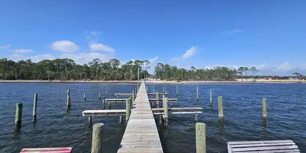 Image 3: Boat dock with 8 slips for your water toys