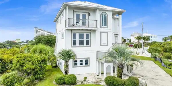 421 Gulfview Ln