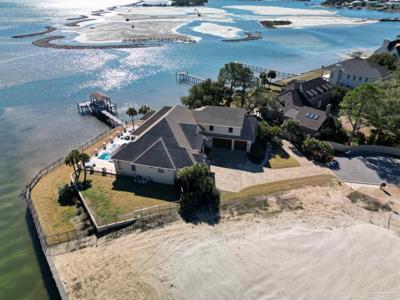 37 Lakeside Dr