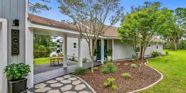 3085 Robertson Rd
