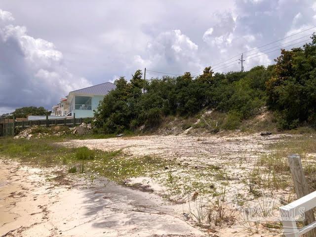 Image 2: Waterfront is 13 feet below the street level