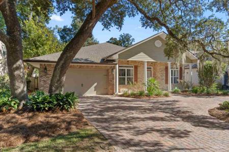 4 Plantation Oaks Dr