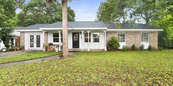 206 Norwich Dr