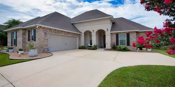 1404 Sabal Palm Dr