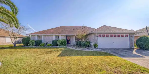 2208 Blue Lake Dr