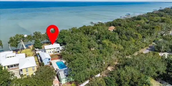 4818 Hickory Shores Blvd