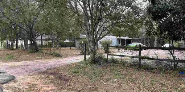 5943 Capitol Dr