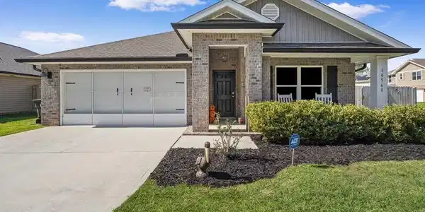 10560 Queens Gate Cir
