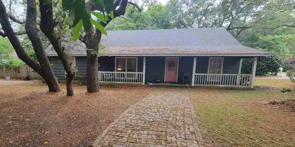2811 Whisper Oaks Dr