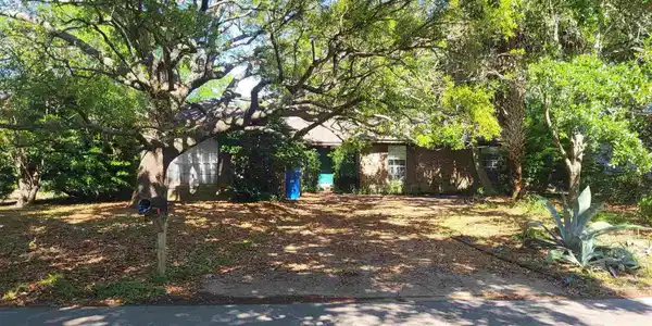 1020 Great Oaks Dr