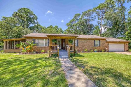 3044 Laurel Dr