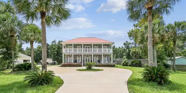 10225 Lillian Hwy