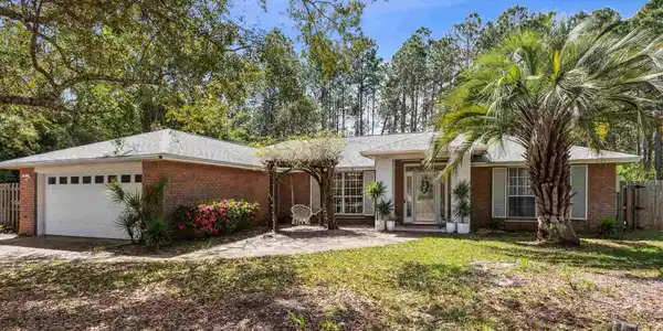 420 Bay Oaks Dr