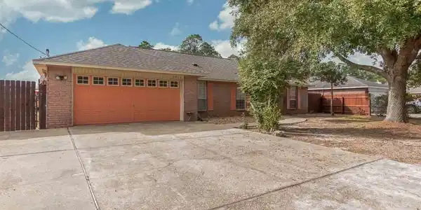 3315 Bauer Rd