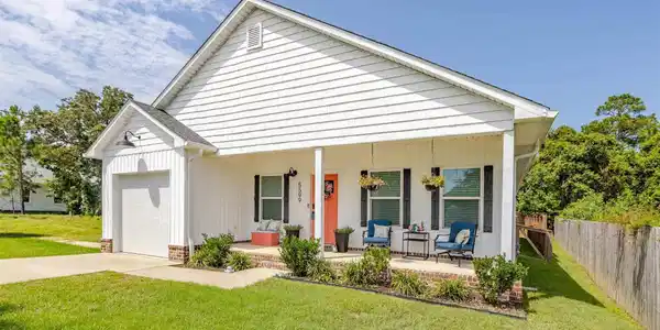 5599 Sandview Dr