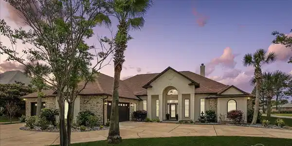 3801 Tiger Point Blvd
