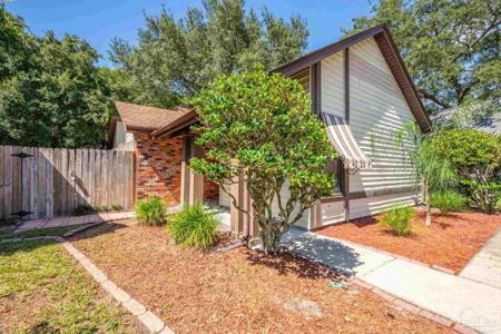 1090 Sanibel Ln
