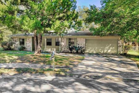 102 Little John Ct
