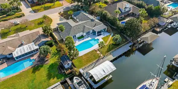 961 Aquamarine Dr