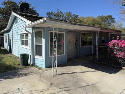 304 NW Oakland Cir