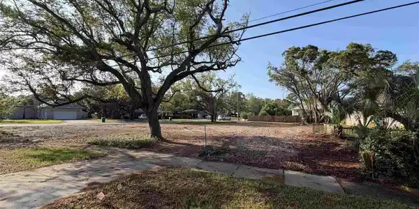 401 Fairpoint Dr