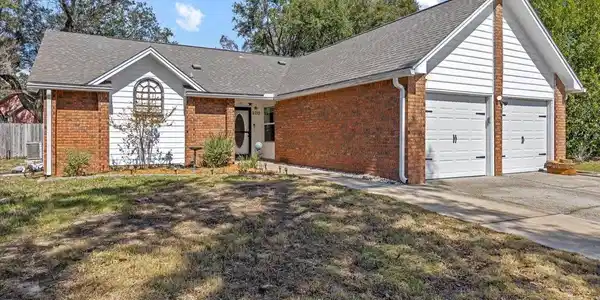 2712 Summertree Ln