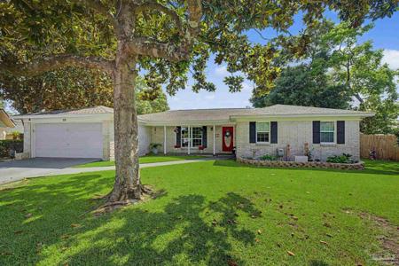 22 NW Windemere Ct