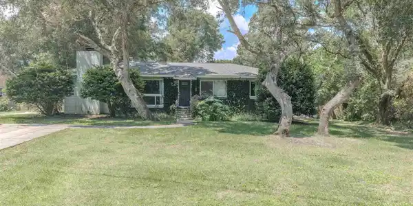 4 Cadiz St