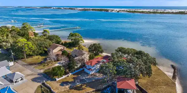 39 Mariners Ln