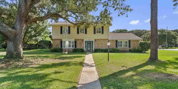 822 Bay Cliffs Rd