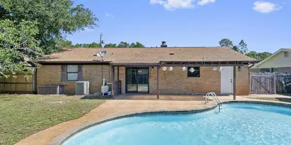 145 Deville Dr