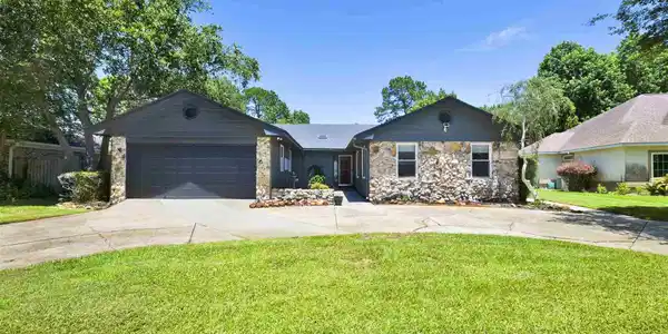 25 Arapaho Dr