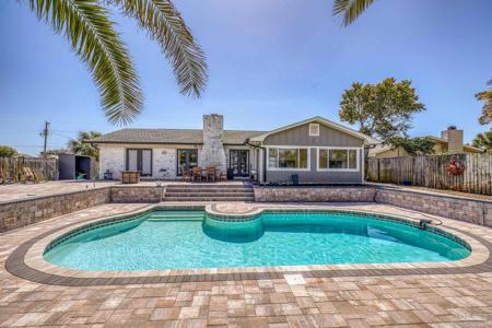3346 Laurel Dr