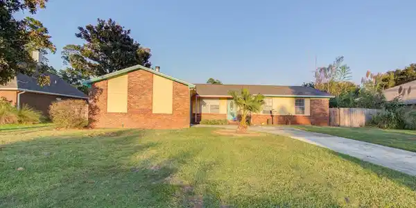44 Arapaho Dr