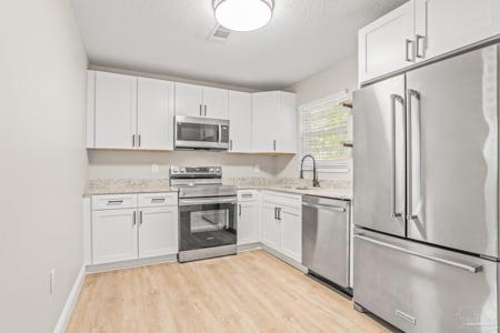 207 NW Ajax Dr