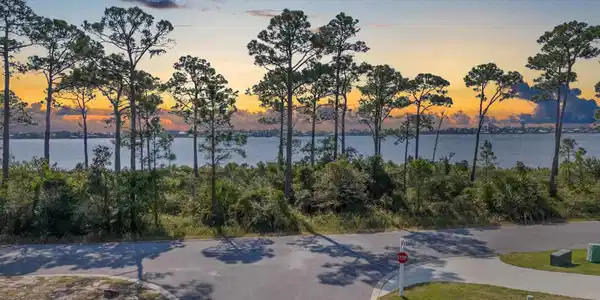 16201 Tarpon Dr