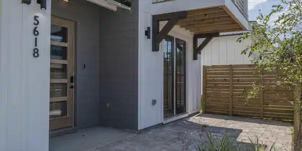5618 Pelican Pl