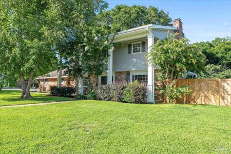 401 Poinciana Dr