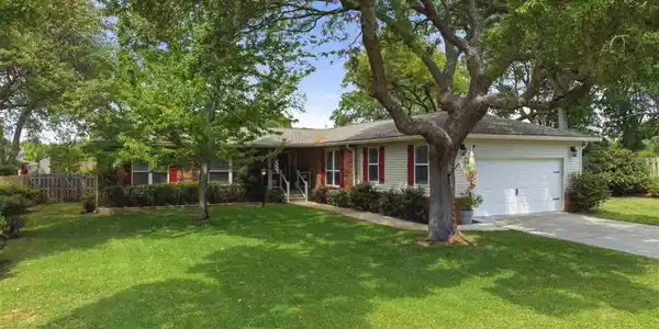22 Dogwood Dr