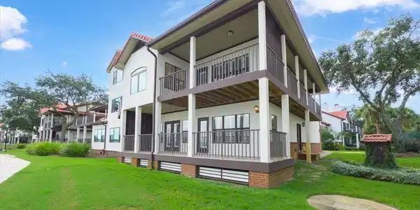 60 Baybridge Dr
