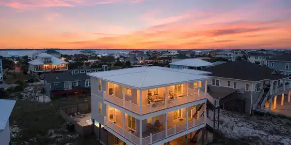 703 Ariola Dr