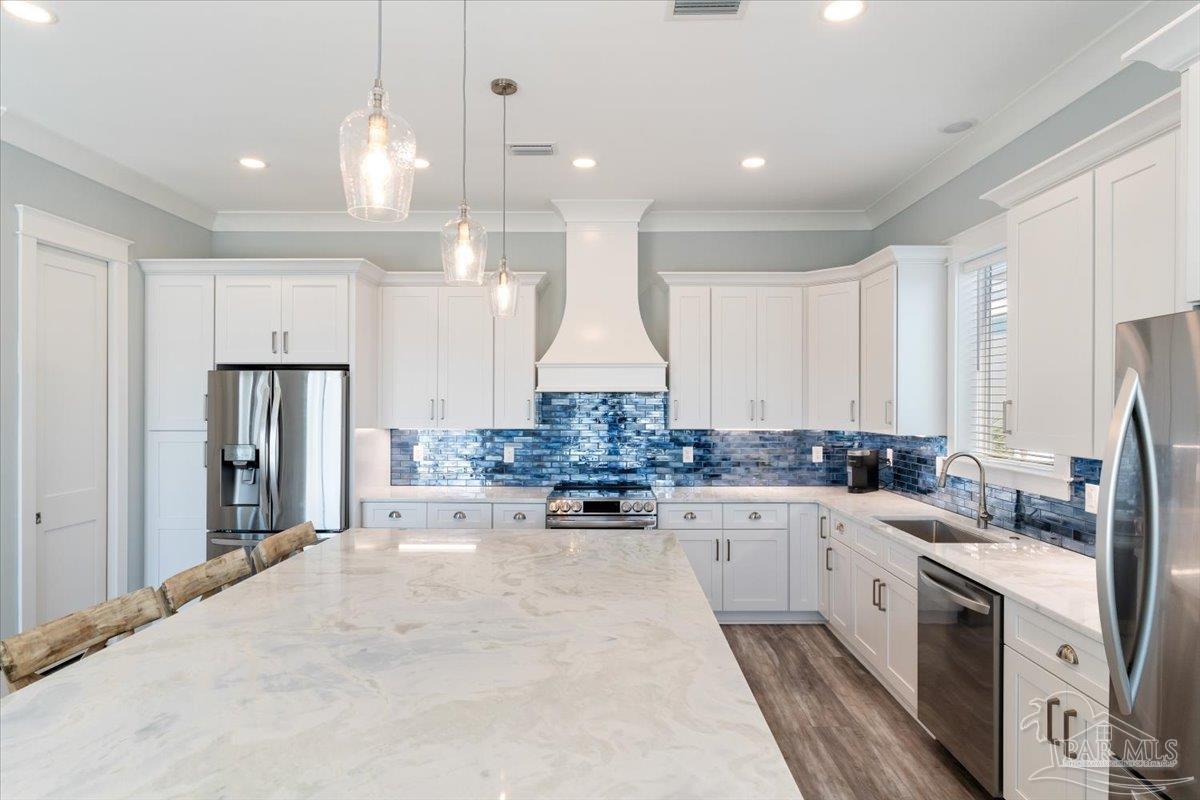 Image 4: State of the art Kitchen.