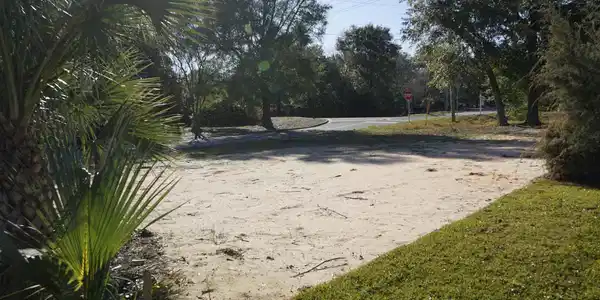 Image 3: Close to downtown and Pensacola Beach.