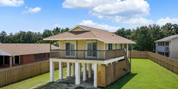 3195 Laurel Dr